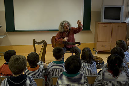 &quot;SOLISTES A L'AULA&quot; PER A LES ESCOLES D'INFANTIL I PRIMÀRIA
